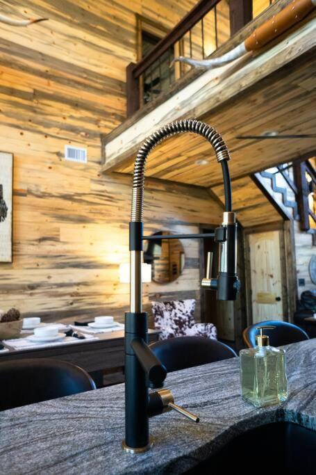 The Big Tex Luxury Cabin Is Epic Broken Bow Exterior foto
